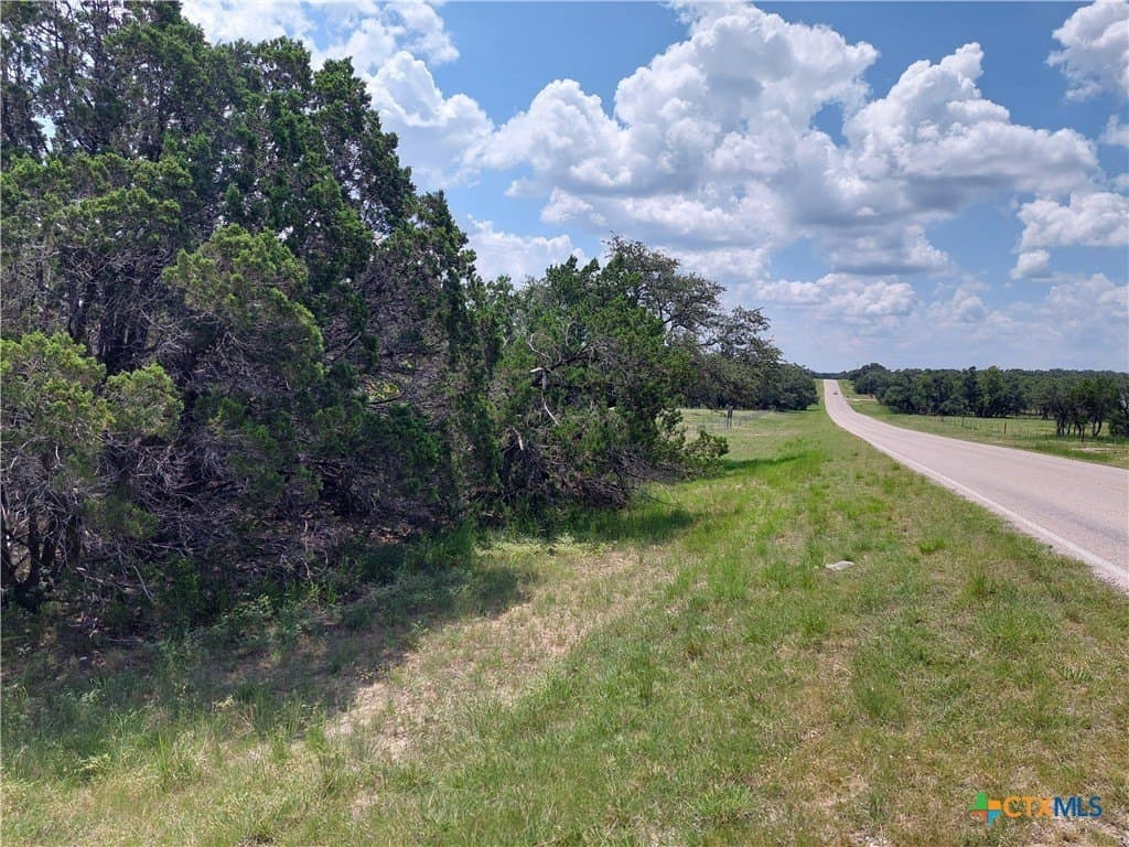 0.37 acres in Comal County - photo 3