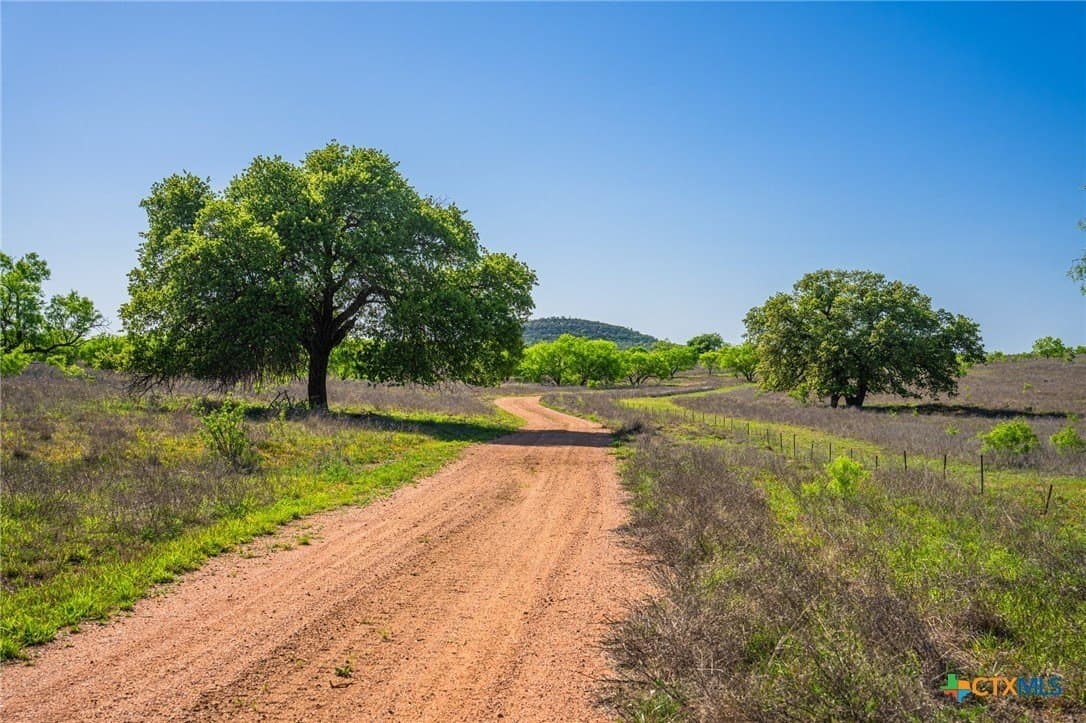 272 acres in Llano County - photo 2