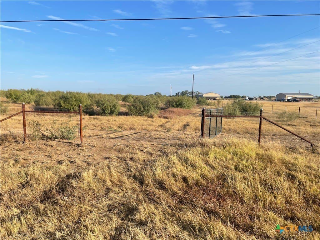 10.01 acres in Guadalupe County - photo 3