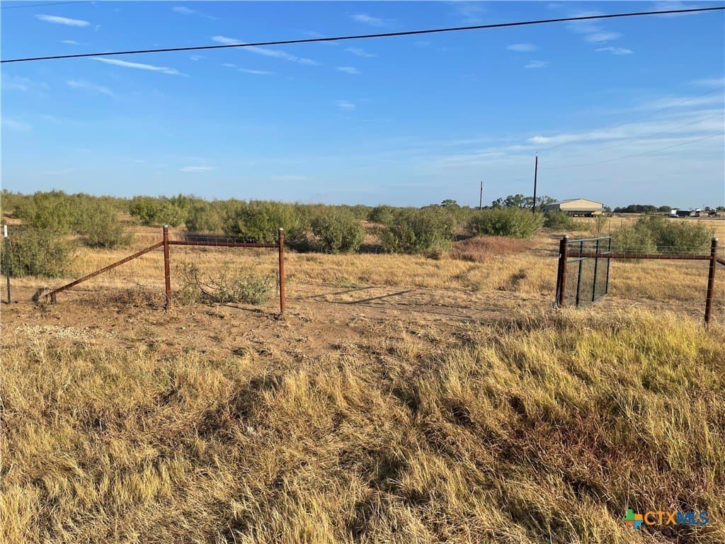 10.01 acres in Guadalupe County - photo 2