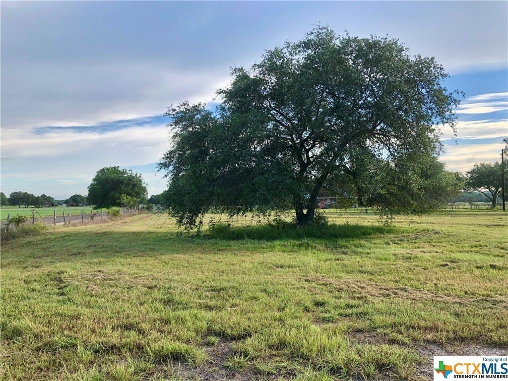 1 acres in Lavaca County - photo 3