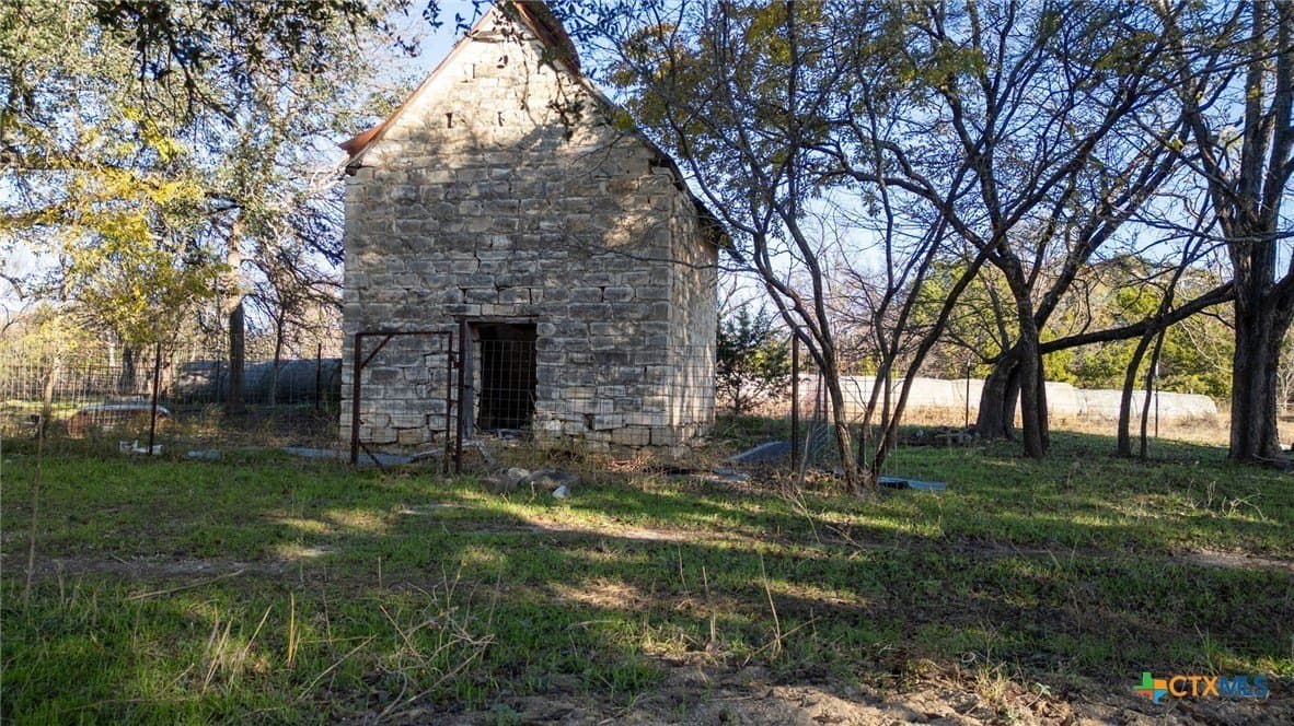 56.62 acres in Lampasas County - photo 4