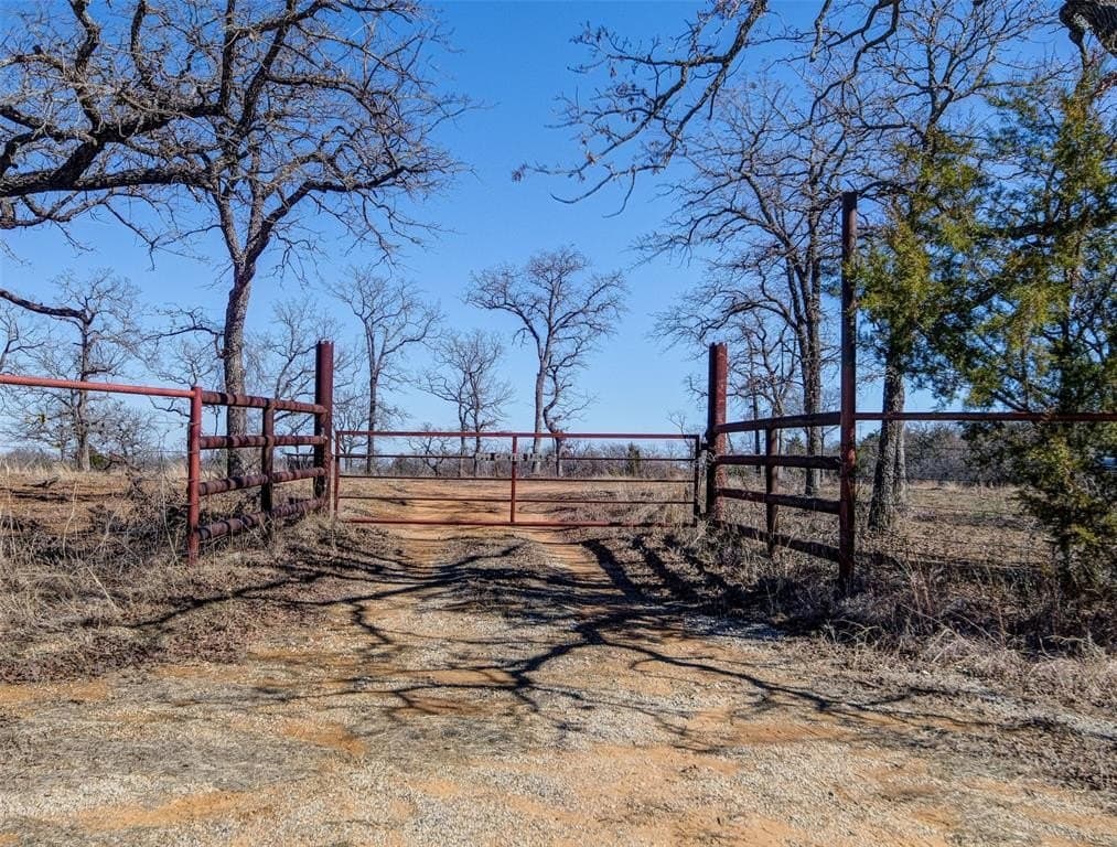 10 acres in Montague County - photo 2