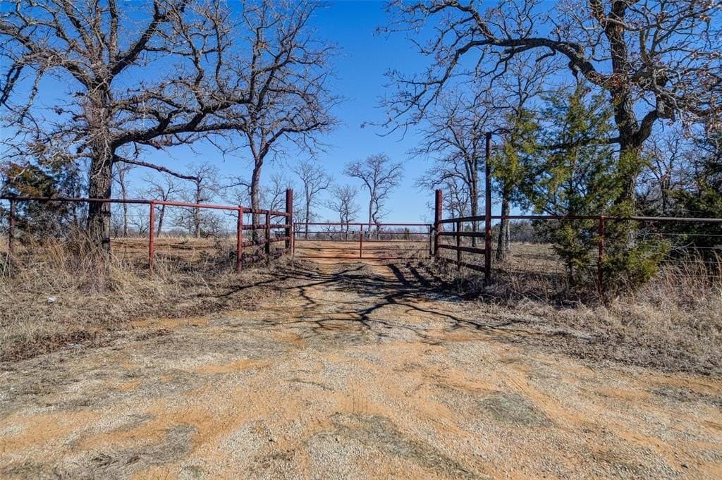 10 acres in Montague County - photo 25