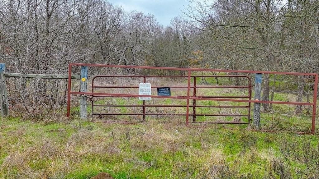 16.08 acres in Navarro County - photo 35