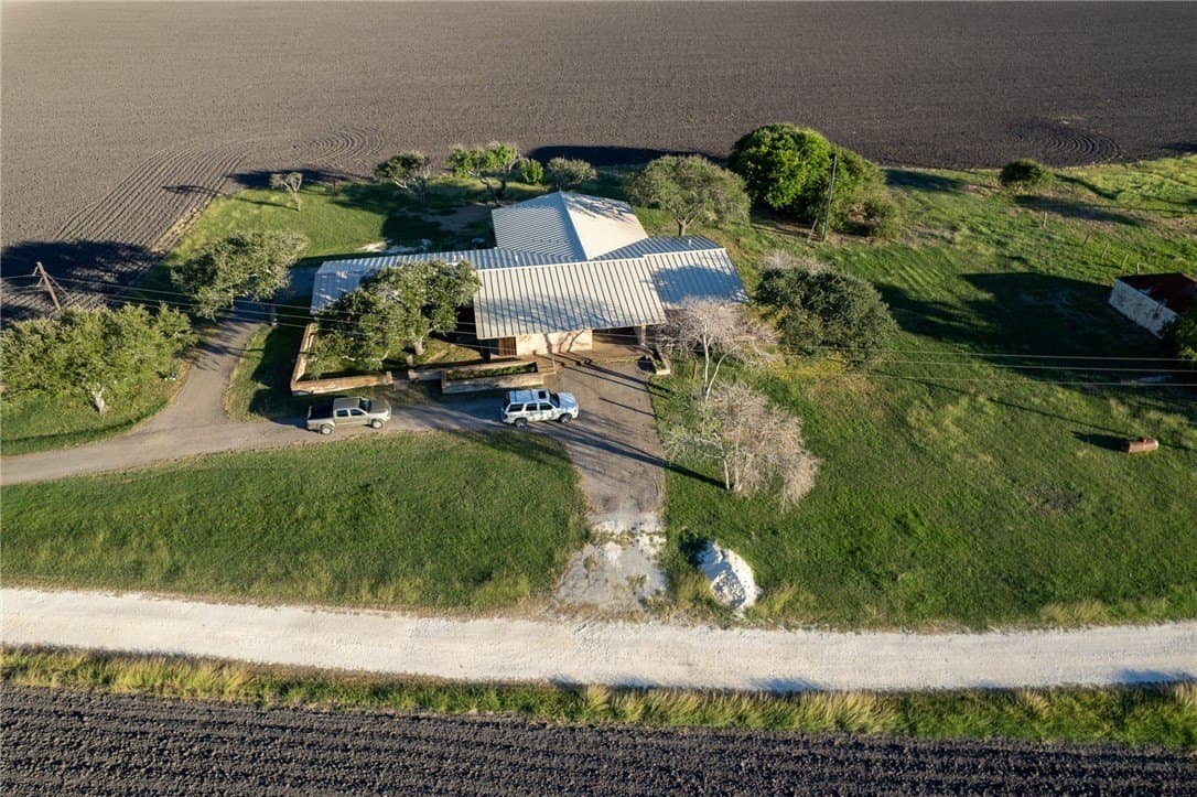 8207 Hwy 181