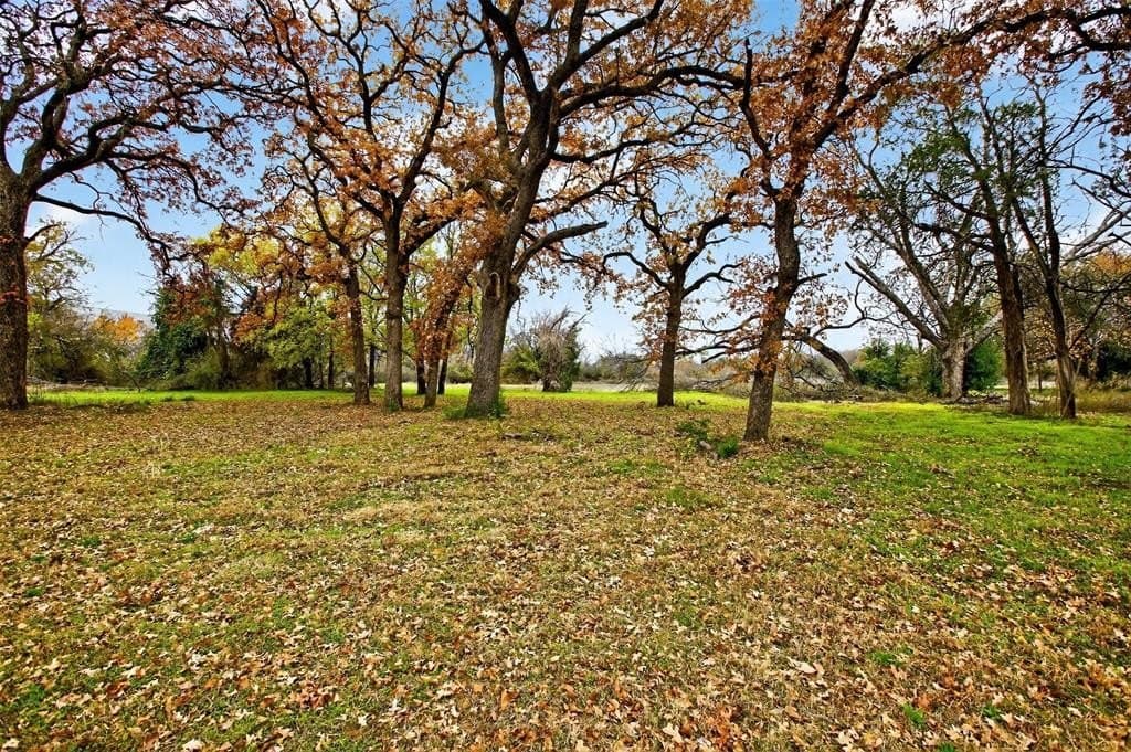 15.54 acres in Tarrant County - photo 2