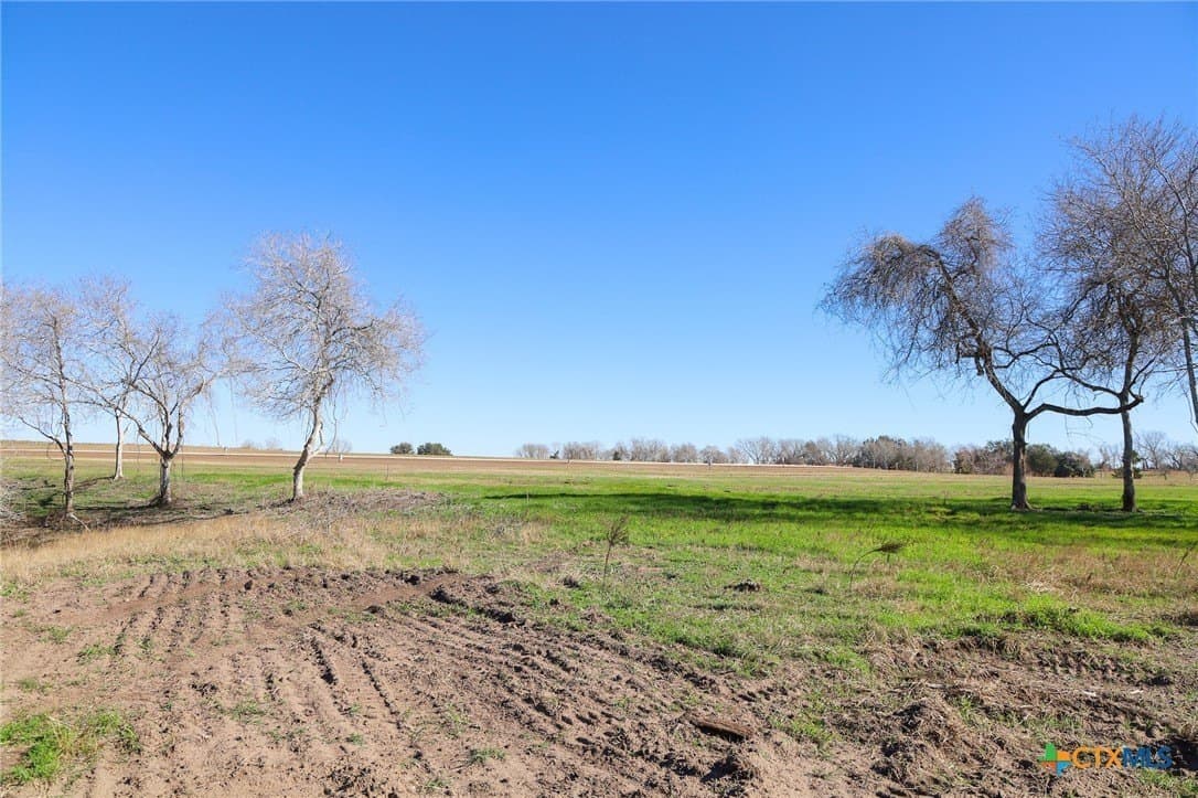 4.79 acres in Lavaca County - photo 4