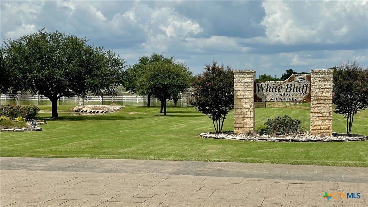 0.26 acres in Hill County - photo 4