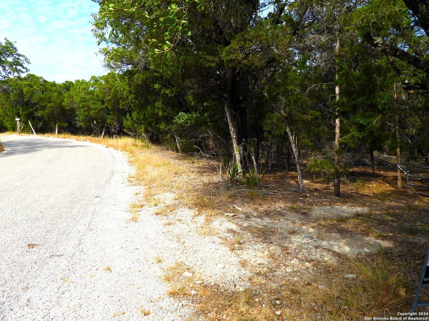 4.97 acres in Bandera County - photo 8