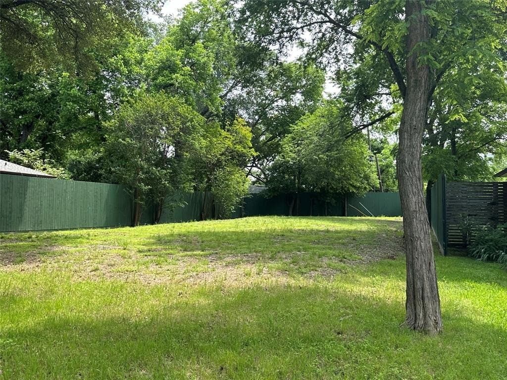 0.24 acres in Dallas County - photo 3