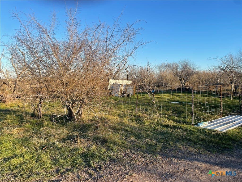 10 acres in Victoria County - photo 10