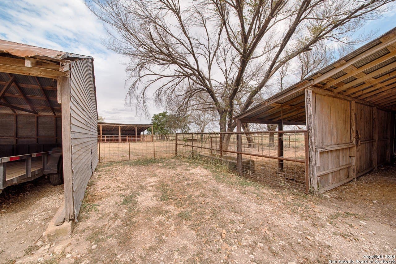 10 acres in Kerr County - photo 17