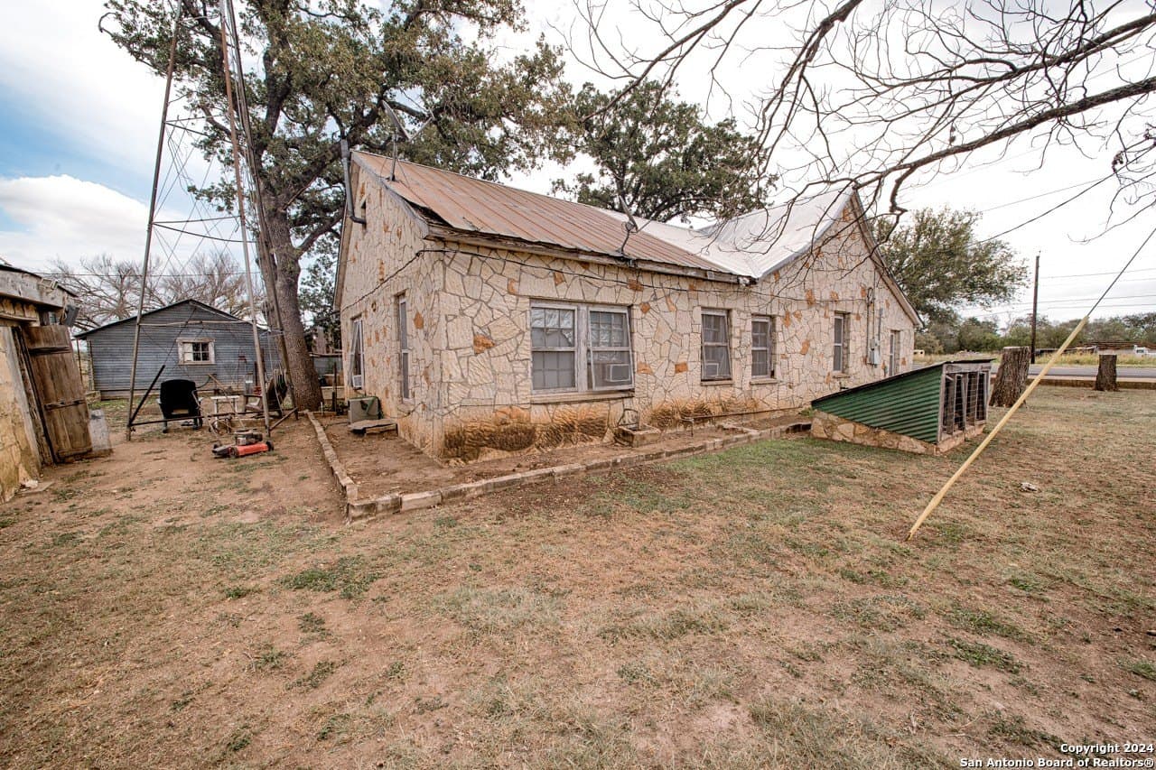 10 acres in Kerr County - photo 4