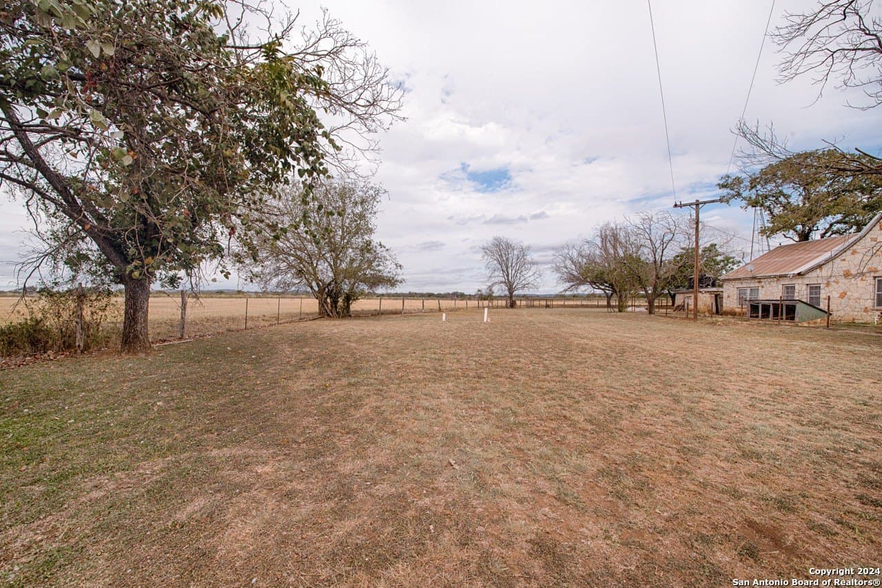 10 acres in Kerr County - photo 6