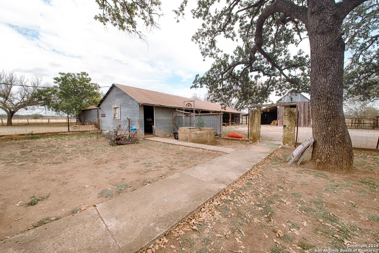 10 acres in Kerr County - photo 2