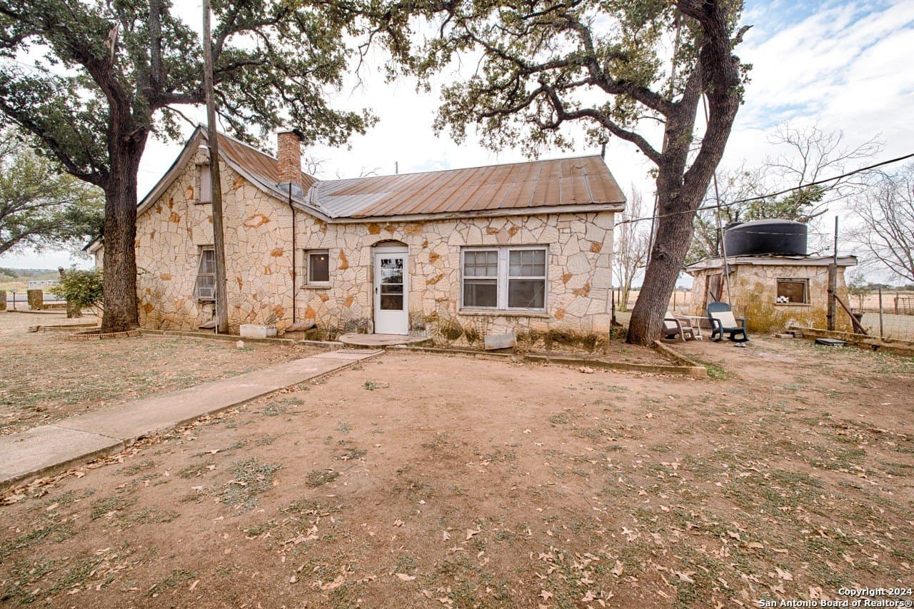 10 acres in Kerr County - photo 3