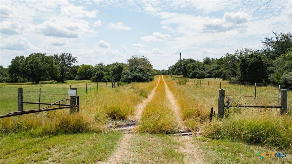 227.17 acres in Goliad County - photo 2