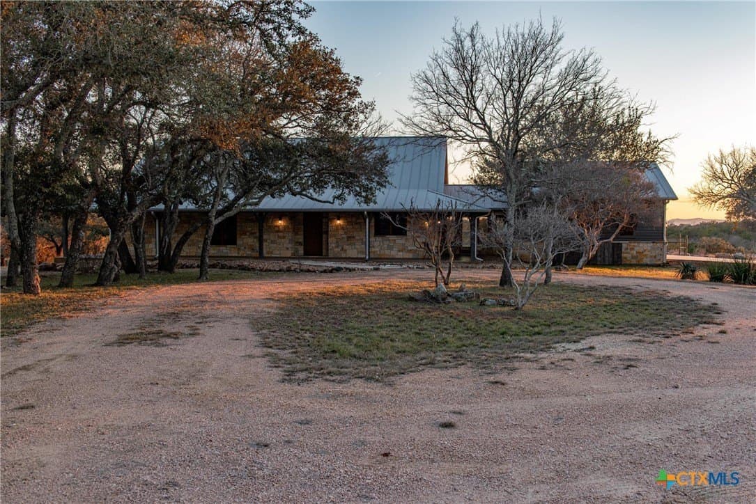 1250 Rocky Hollow Drive