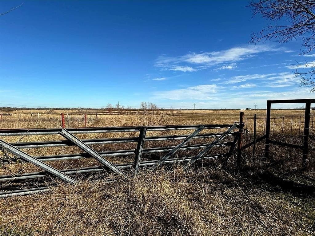 30 acres in Ellis County - photo 2