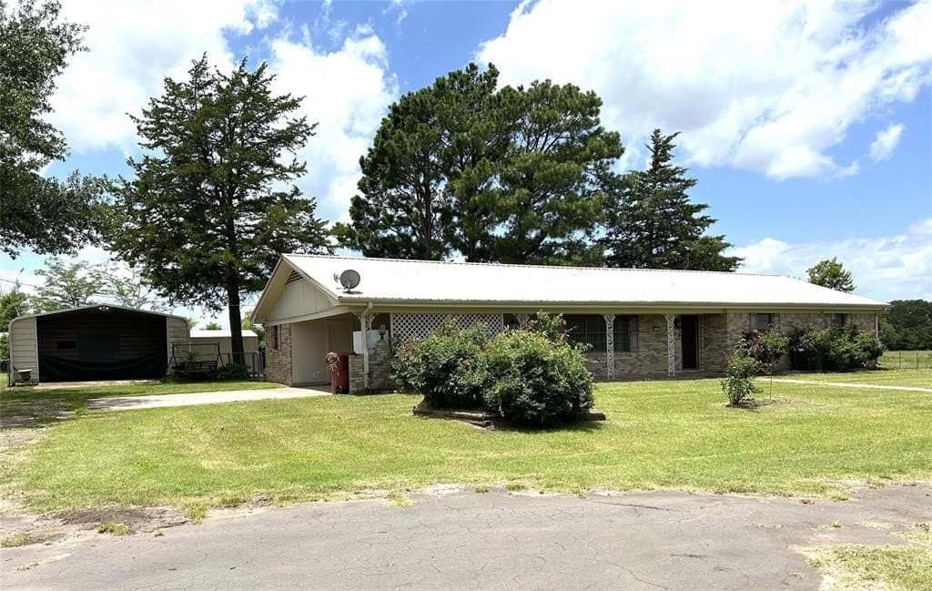596 S 271 Highway