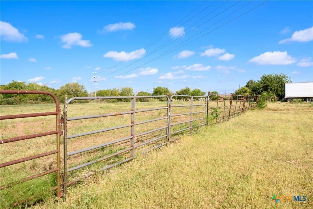 23.18 acres in Guadalupe County - photo 8