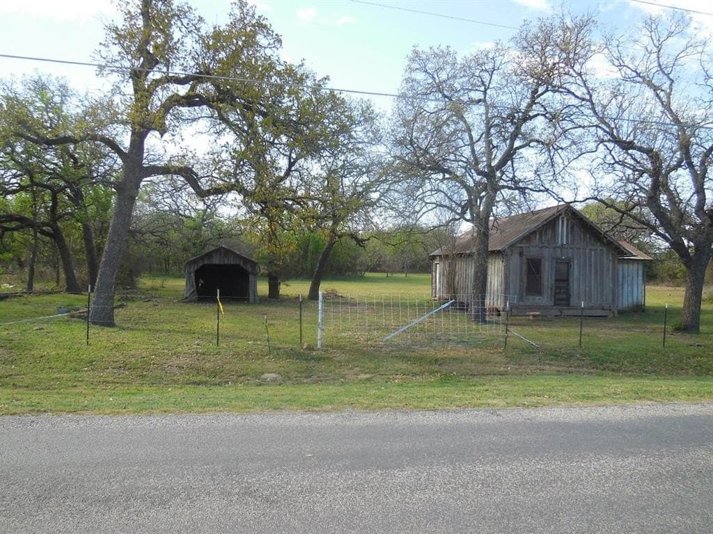 1300 Highway 571