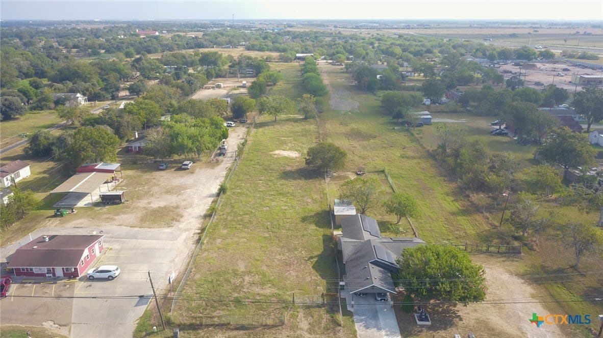 3.92 acres in Victoria County - photo 5