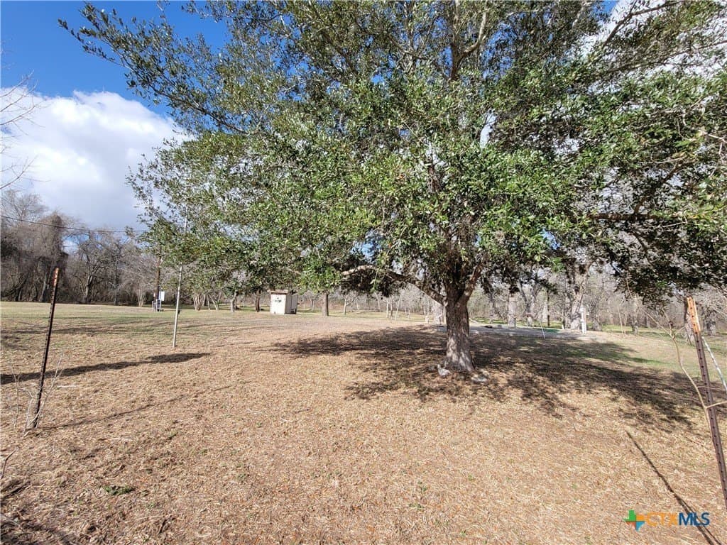 2.01 acres in DeWitt County - photo 11