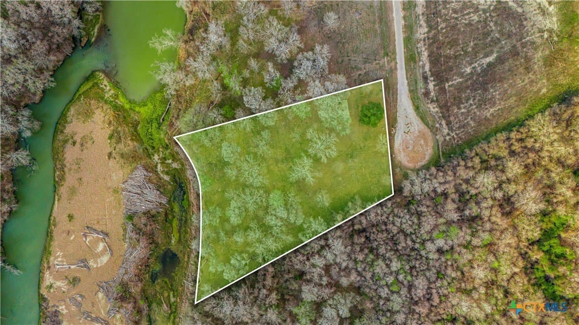 2.01 acres in DeWitt County - photo 2