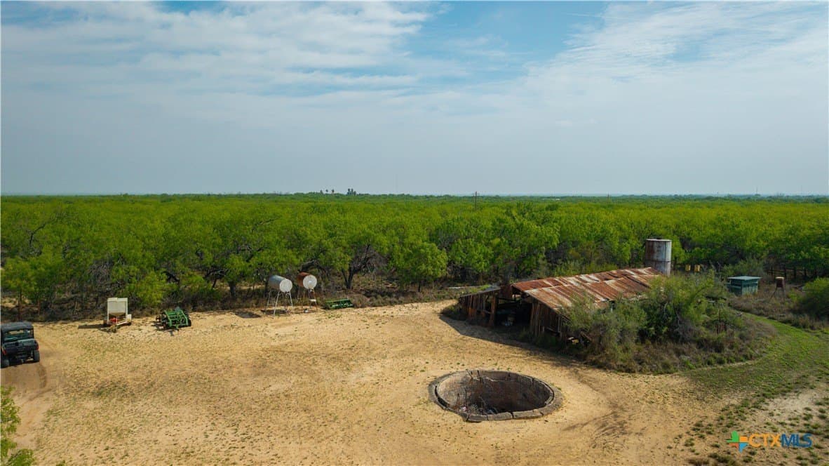 1,222 acres in Dimmit County - photo 8