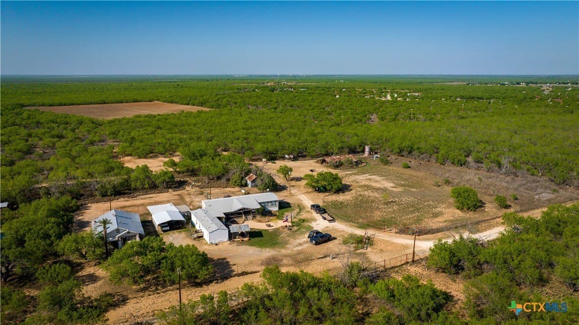 1,222 acres in Dimmit County - photo 5