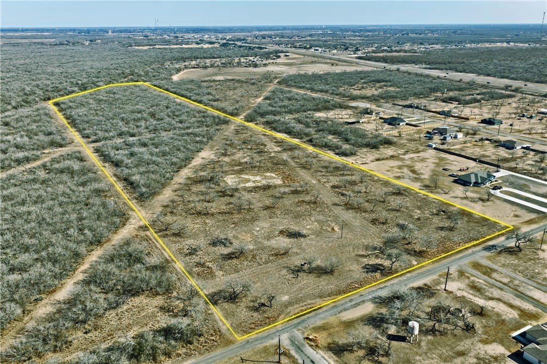 CR 146 lot: 0