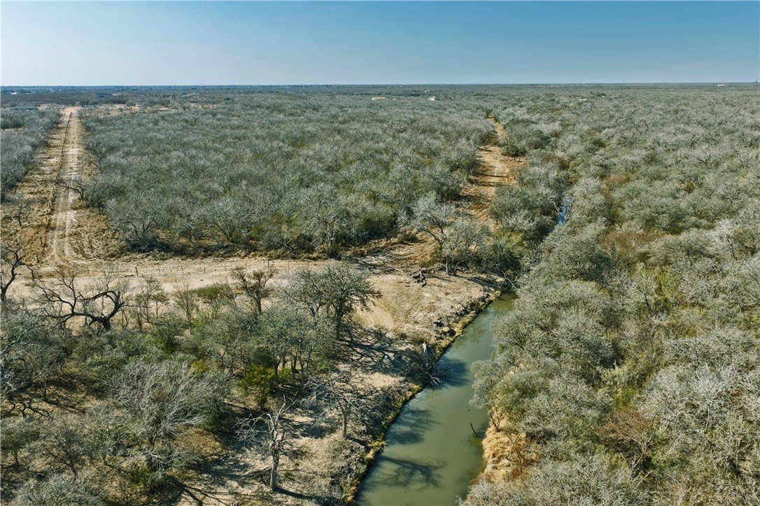 23.18 acres in Jim Wells County - photo 2