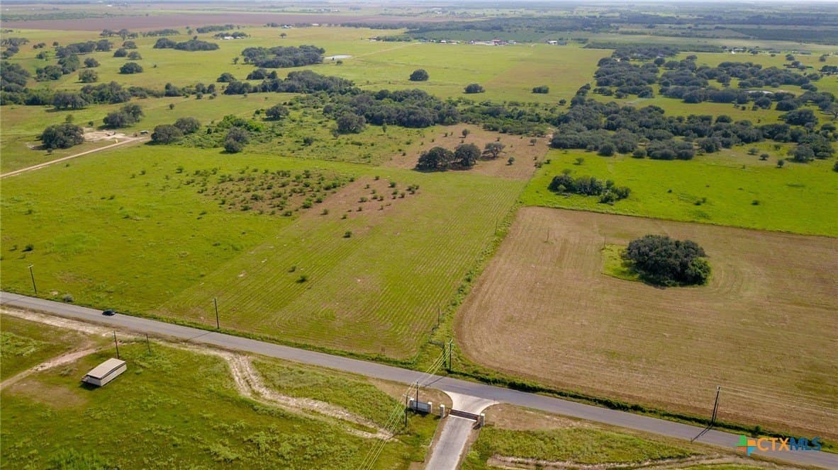 12.5 acres in Victoria County - photo 2