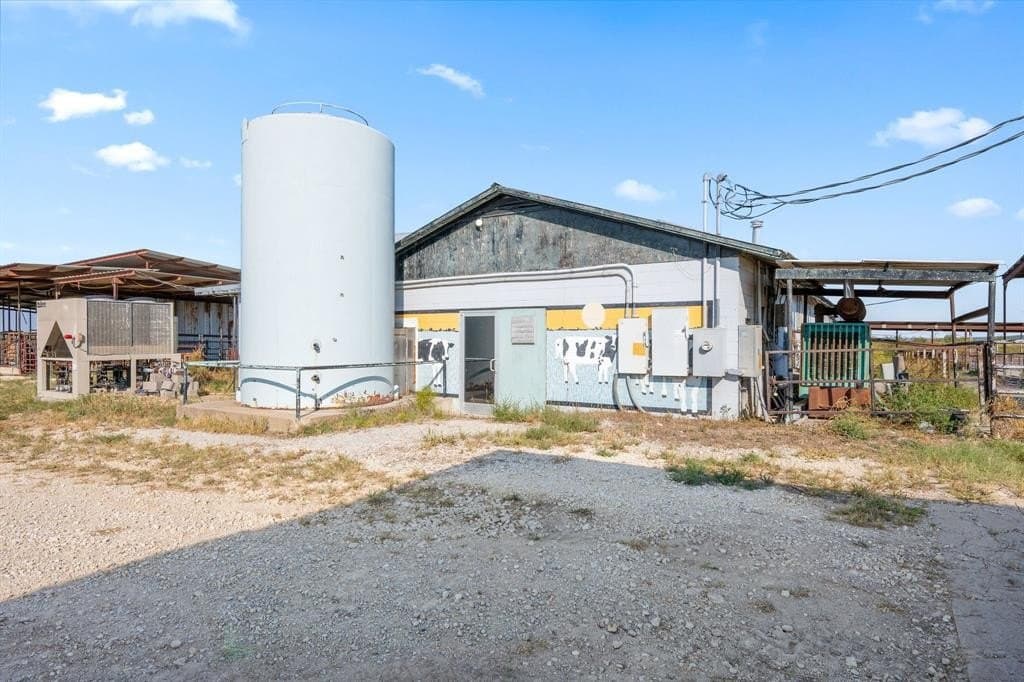 221.95 acres in Hamilton County - photo 4