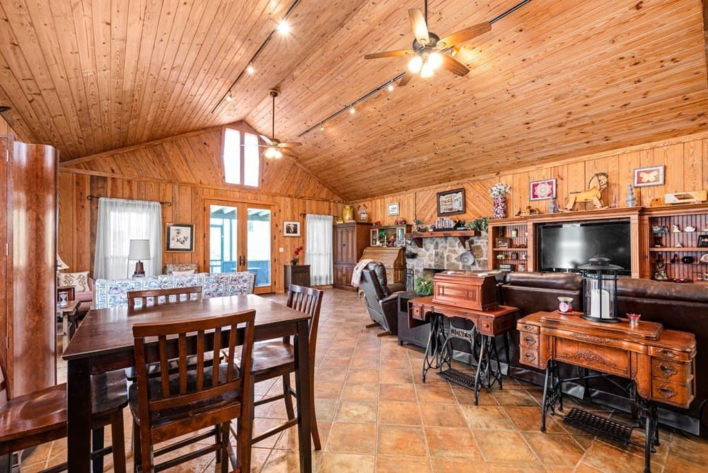 30.44 acres in Henderson County - photo 8