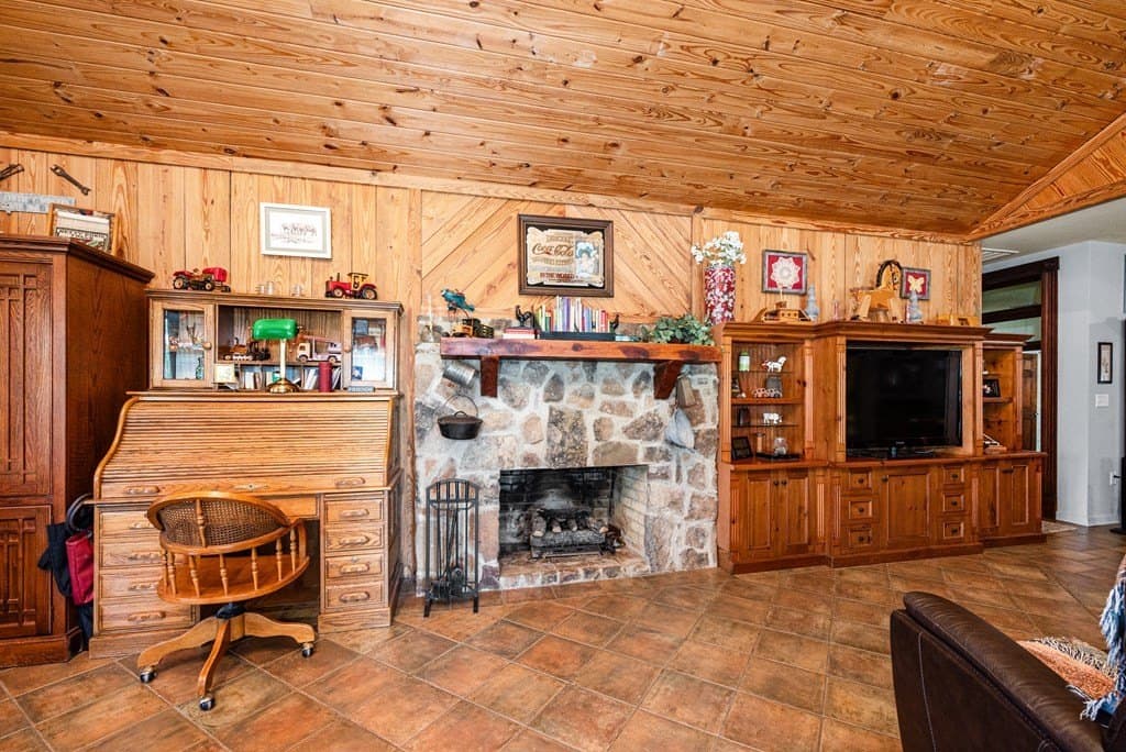 30.44 acres in Henderson County - photo 9