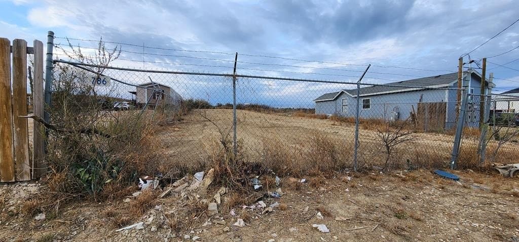 0.25 acres in Maverick County - photo 4