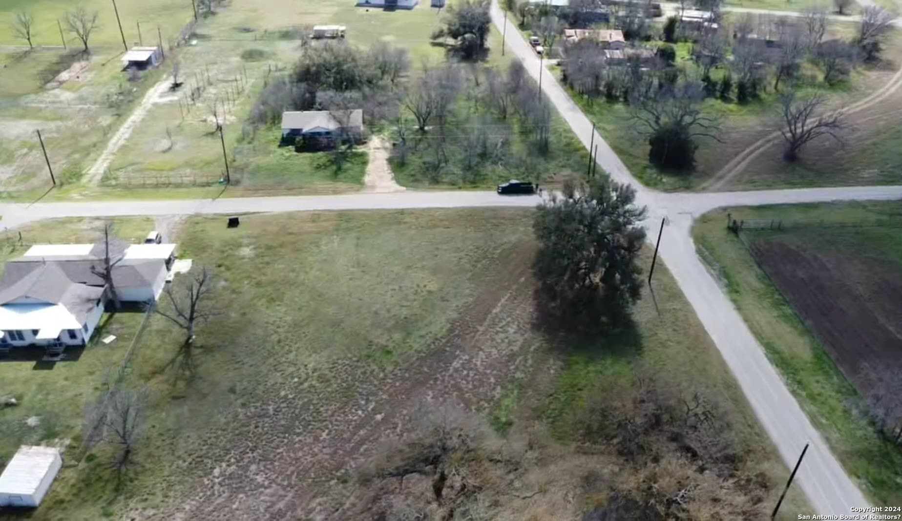 0.57 acres in Bandera County - photo 3