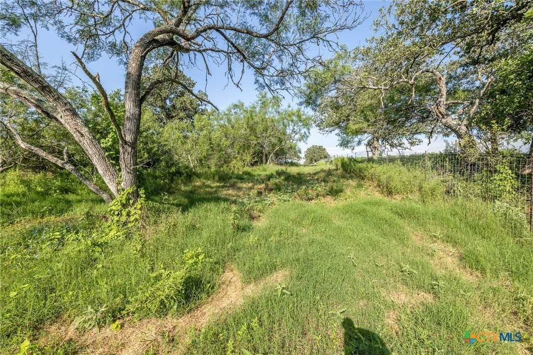 1.8 acres in Gonzales County - photo 11