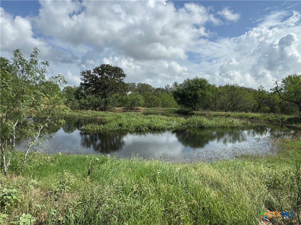 1.8 acres in Gonzales County - photo 2