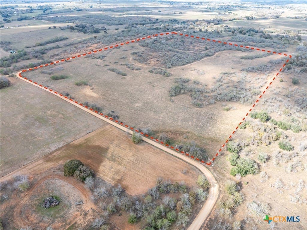 47.95 acres in Gonzales County - photo 3