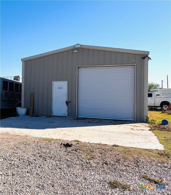 8 acres in Victoria County - photo 3