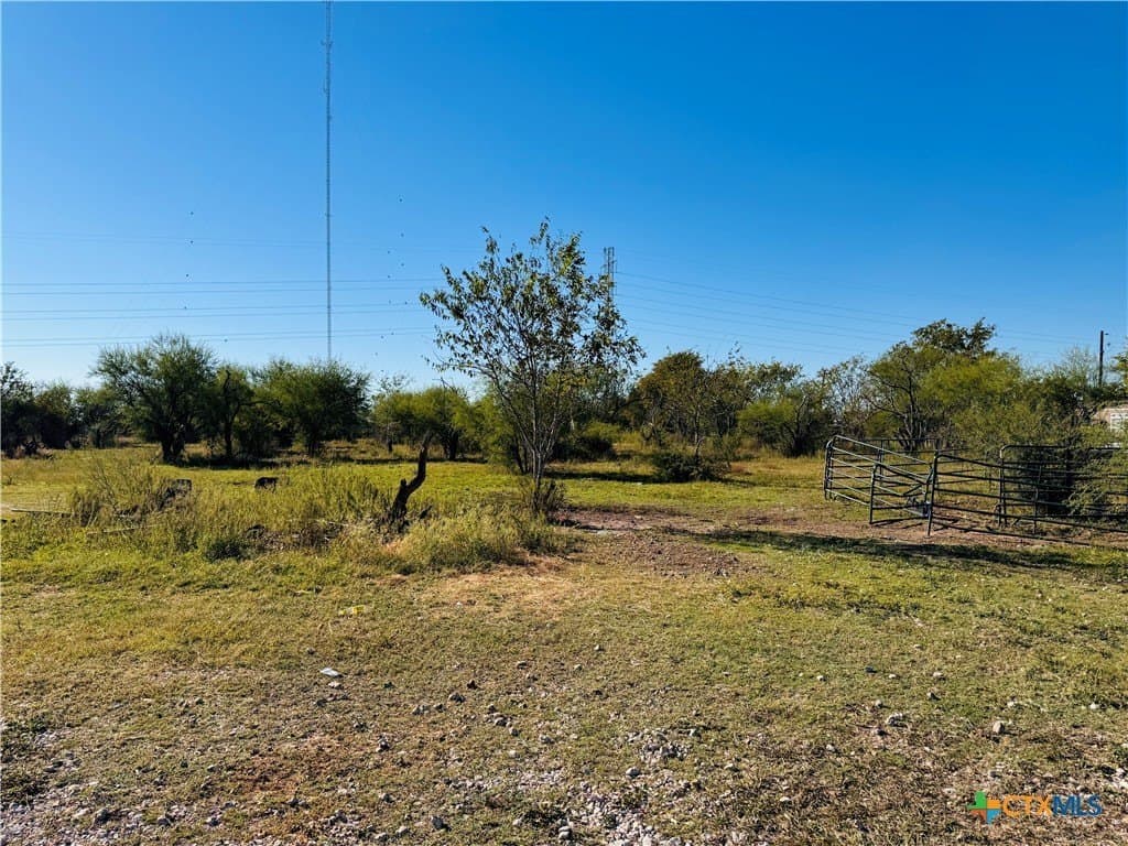 8 acres in Victoria County - photo 4