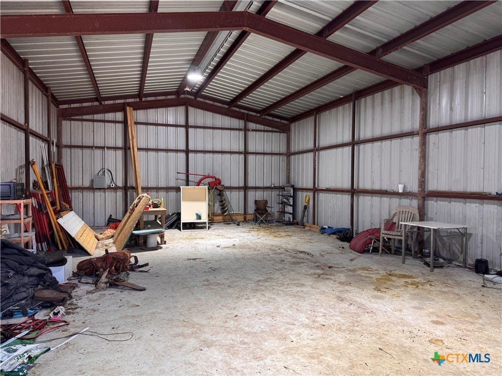 8 acres in Victoria County - photo 5