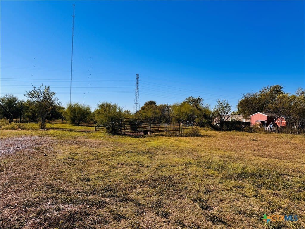 8 acres in Victoria County - photo 2