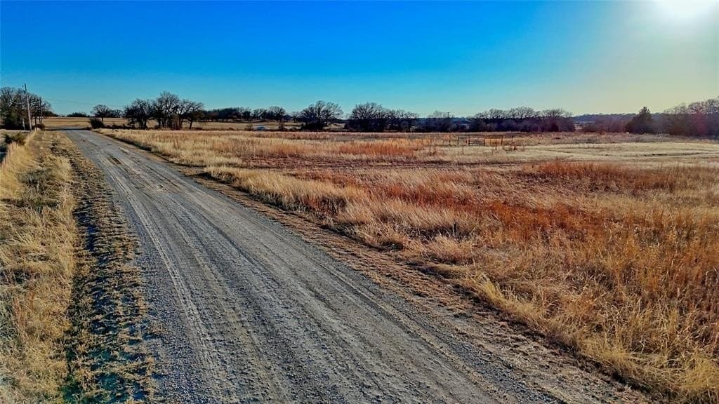8 acres in Montague County - photo 10