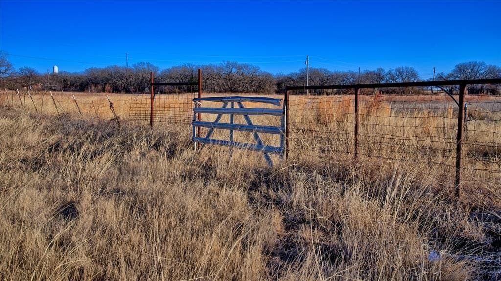 8 acres in Montague County - photo 24
