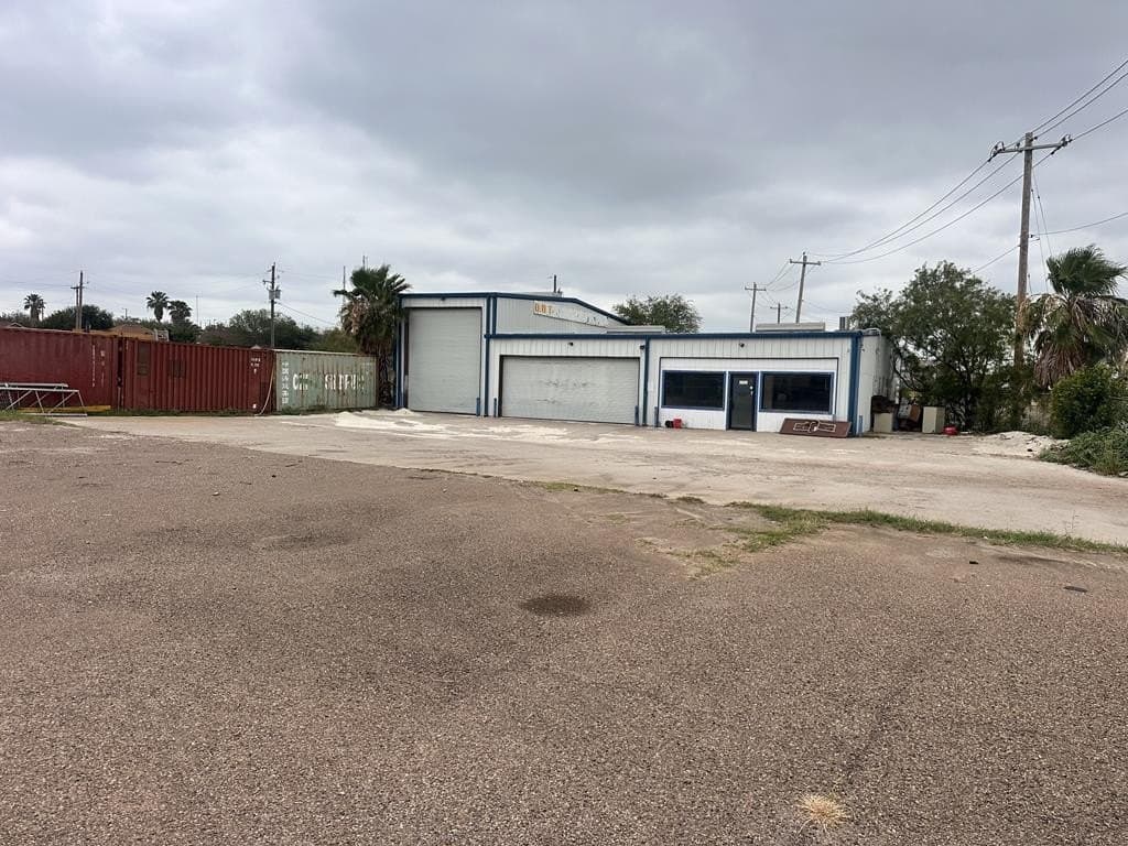 2943 N. Veterans